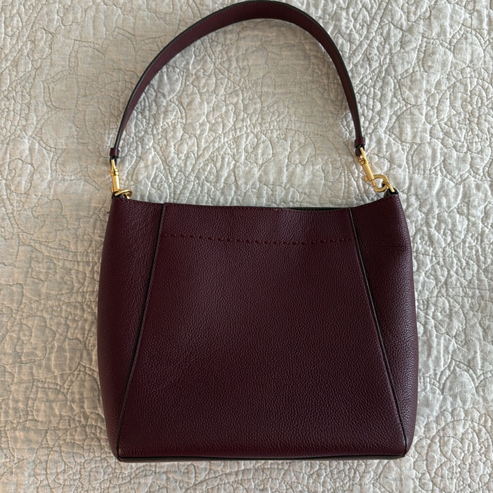 TORY BURCH McGraw Bucket Bag and matching McGraw Bi-Fold Wallet, burgundy/maroon - Picture 2 of 10